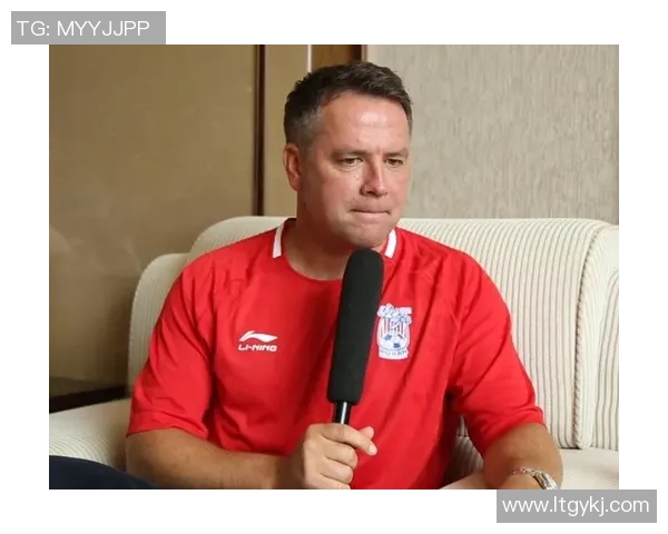 欧文足球明星简历与精彩瞬间回顾展现其辉煌职业生涯